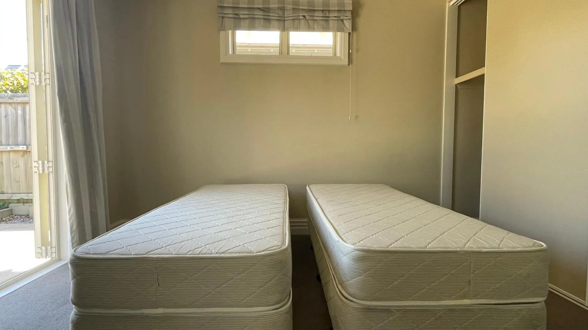 Quiet And New Cnzhouse With Yard Near River In Cbd Christchurch 0*,