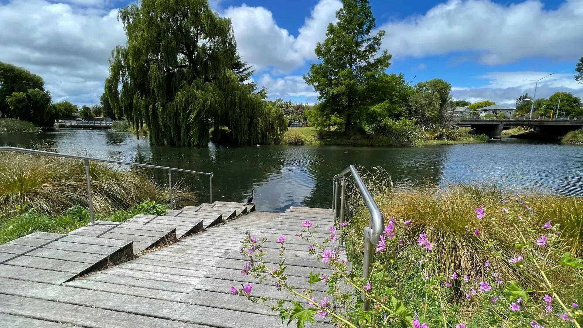 Quiet And New Cnzhouse With Yard Near River In Cbd Christchurch 0*,  New Zealand
