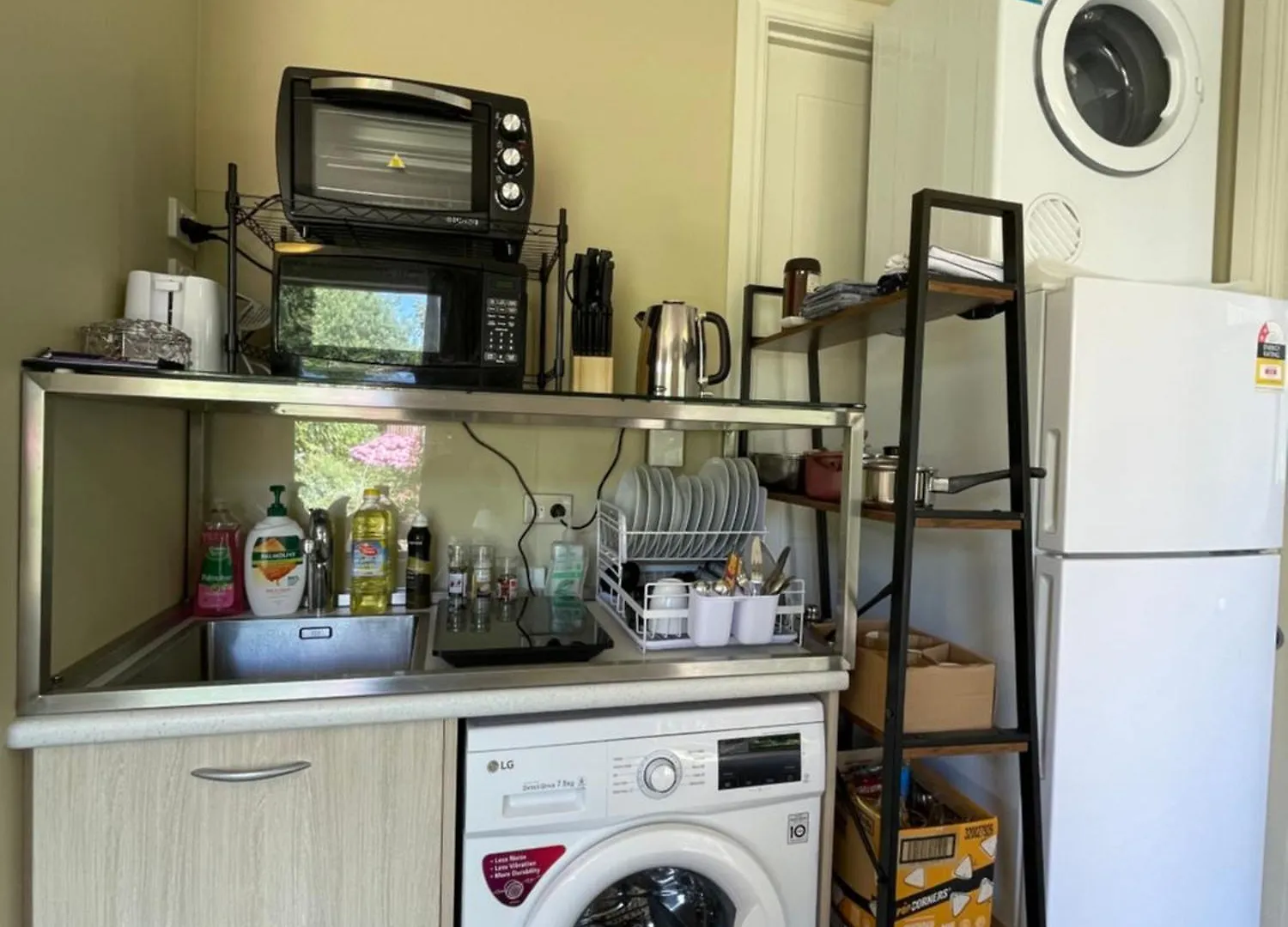 Quiet And New Cnzhouse With Yard Near River In Cbd Christchurch Guest house