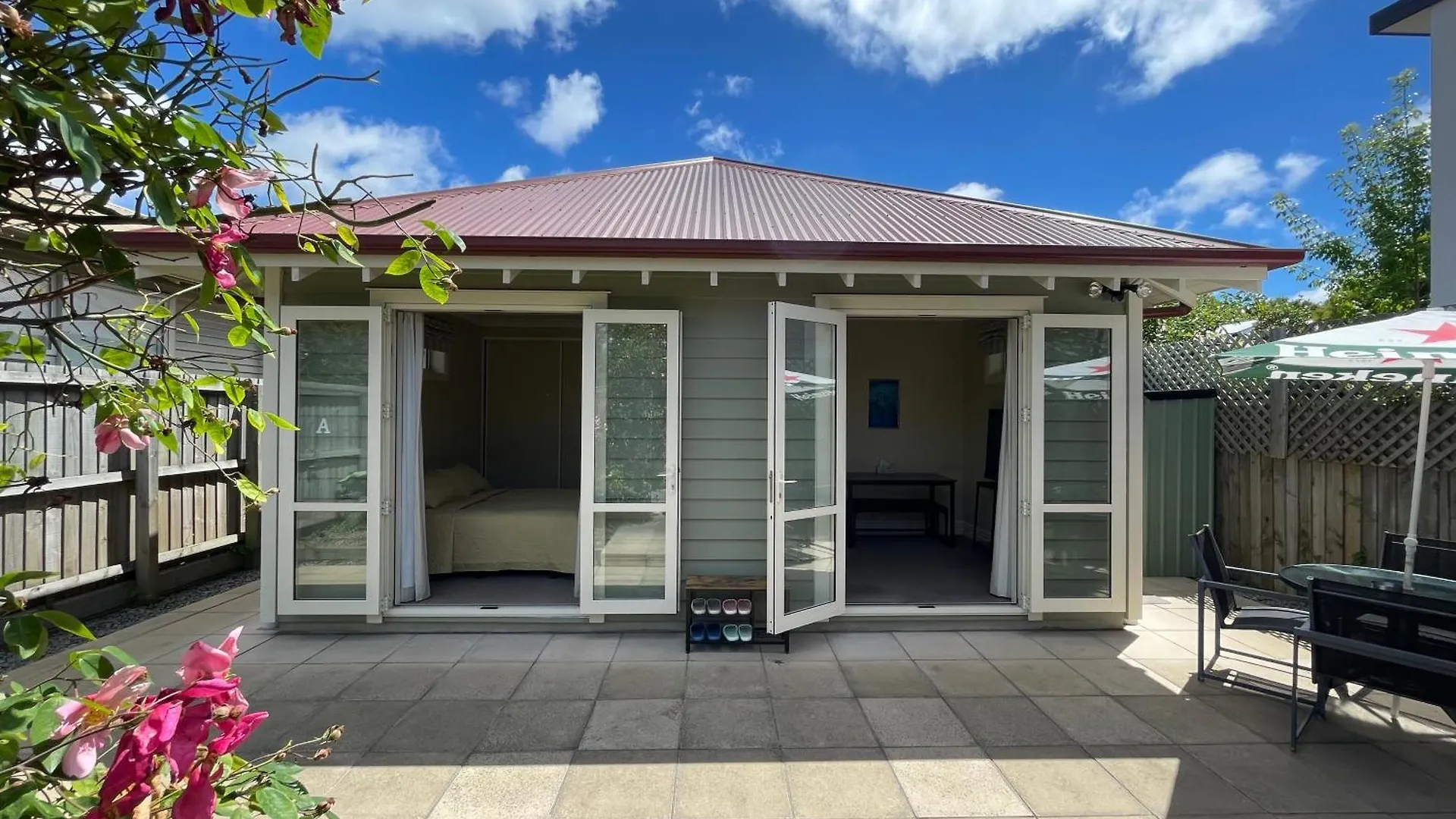 Quiet And New Cnzhouse With Yard Near River In Cbd Christchurch